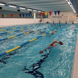 Po prázdninách se opět otevírají plavecké tréninky v Tyršově domě. 5 drah, 5 výkonnostních skupin. Od výuky po trénink. TD...