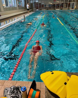 Začínáme 24 sezonu víkendových plaveckých kempů a soustředění. Čtyři dráhy, čtyři výkonnostní skupiny. Motto 2024/25...